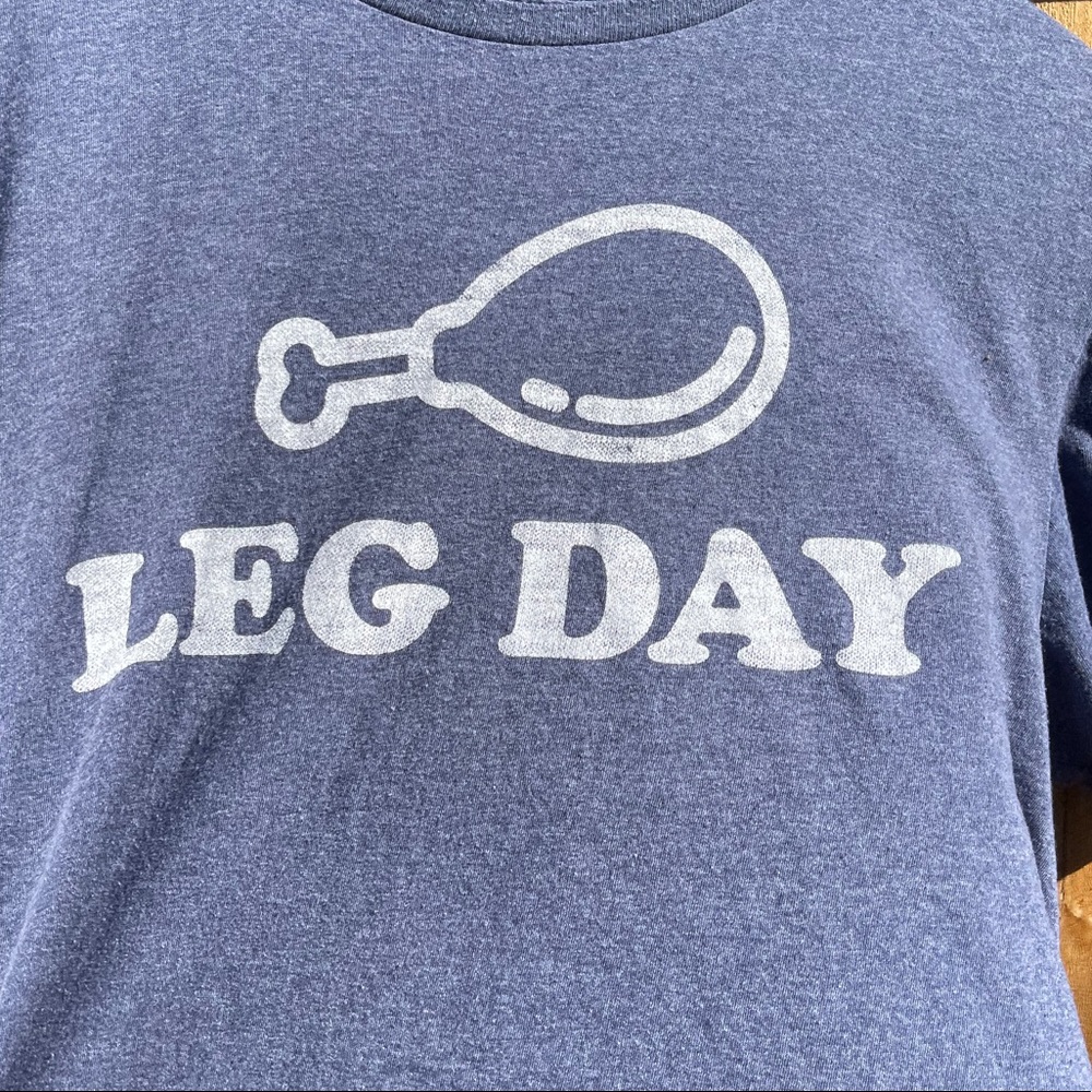 Funny Tee!  Leg Day! 👕 🦵 ☀️
